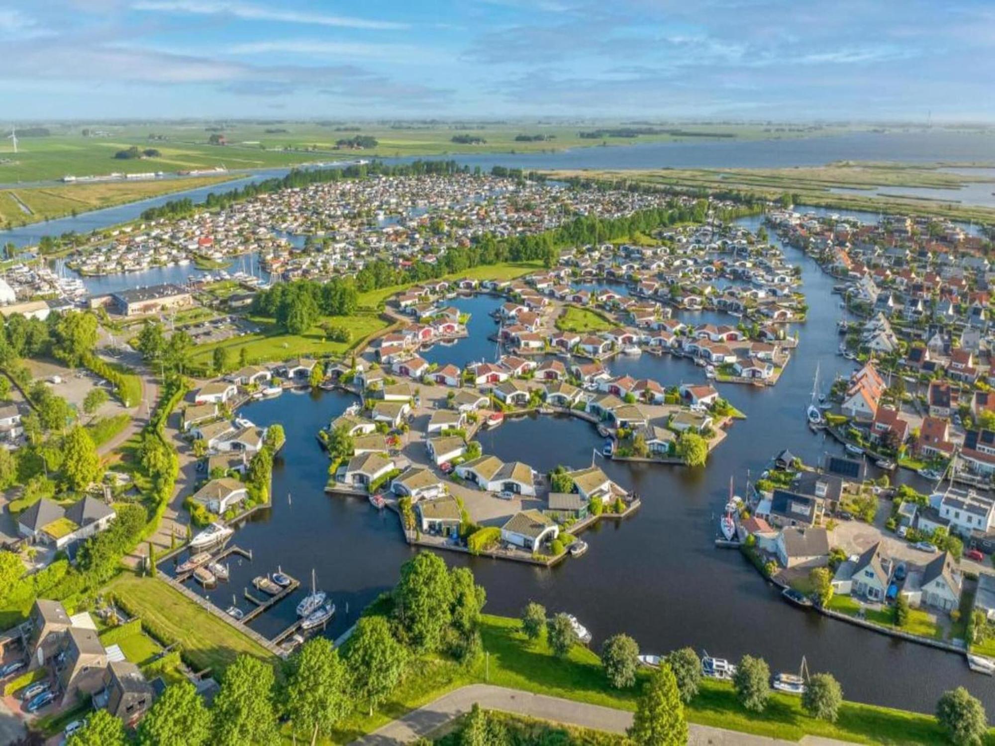 Luxury Docklodge On The Water Delfstrahuizen Exterior foto